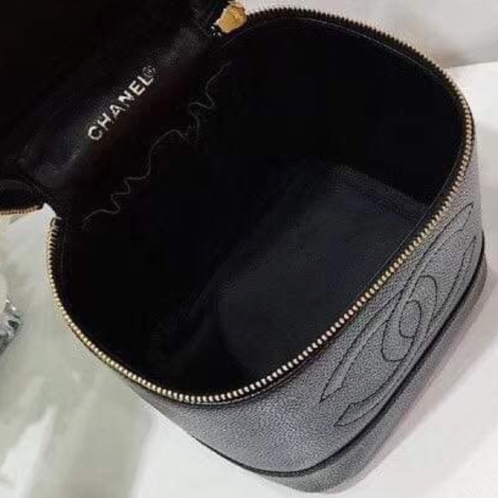 💓Sold💓Chanel Vintage Black Caviar Vanity Case - Picture 5 of 16